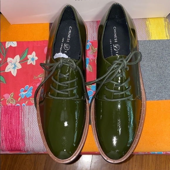 NIB CHINESE LAUNDRY CECILIA OXFORD PATENT OLIVE - Picture 9 of 10